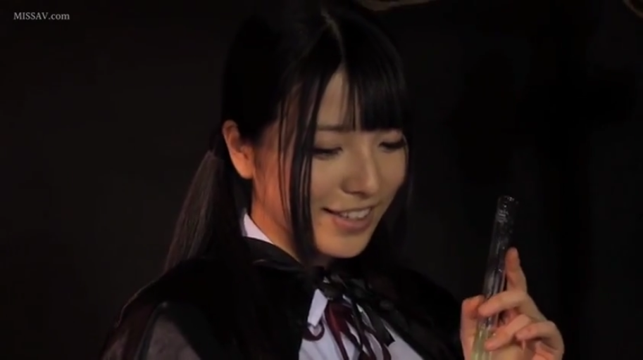 室内 · 校服 · 脸部特写