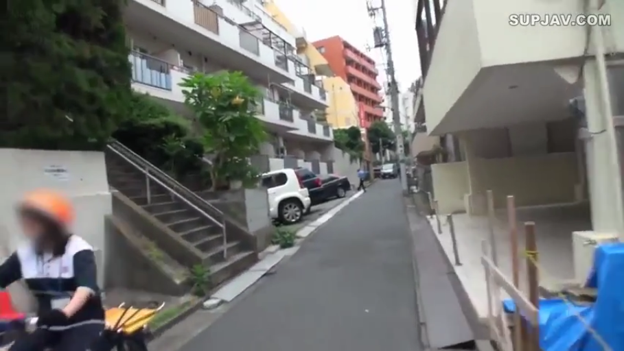 头盔 · 日本街道 · 电动自行车