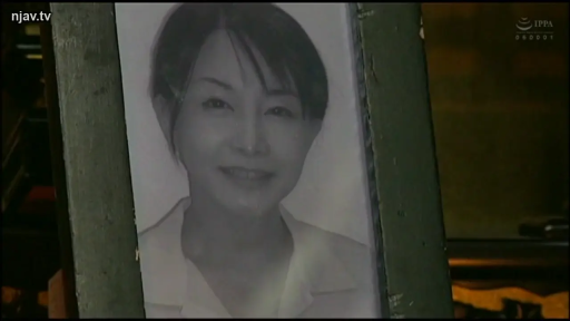 室内 · 面部 · 微笑 · 衬衫 · 熟女 · 正面 · 相框