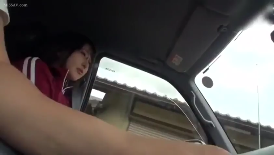 享受 · 视角前瞻 · 汽车 · 红色运动服 · 口交 · 汽车驾驶室