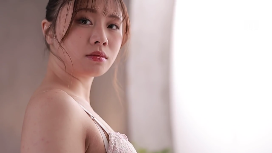 室内 · レースの下着 · 回眸 · 顔のクローズアップ · 凝視 · 高冷 · アジア人女性