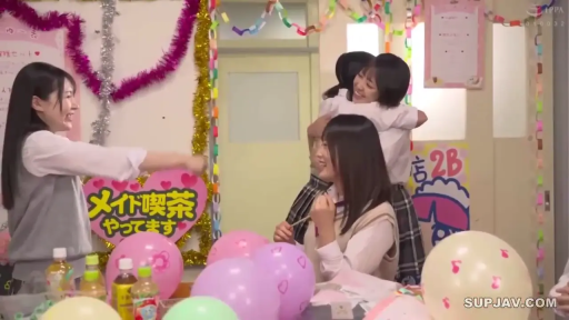 教室 · 全景 · 拥抱 · JK制服 · 笑容 · 气球 · 日本AV · 嬉戏