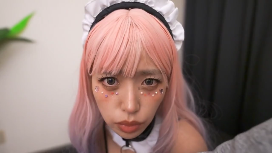 室内 · 凝视 · 眼部妆容特写 · 颈圈 · 脸颊贴钻 · 女仆装配件