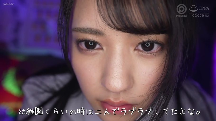 室内 · 深情注视 · 眼睛特写 · 灰色上衣 · 光线柔和