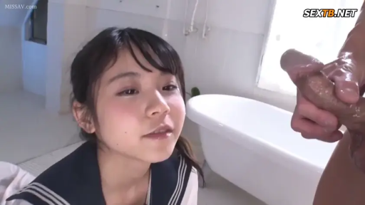 顺从 · 浴室 · 水手服制服 · 口交 · 勃起的阴茎 · 精液涂抹在阴茎上