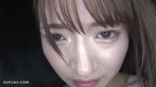 室内 · 眼睛特写 · 出汗 · 喘息感 · 裸露肩膀