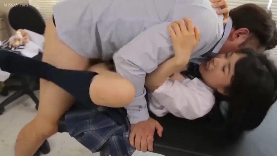 性交 · 办公室 · 办公桌 · 中景 · 传教士式 · 制服 · 沉醉 · 职场