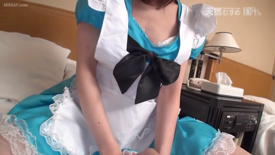酒店 · 上半身特写 · 蓝白色女仆装 · 无法判断 · 女仆装