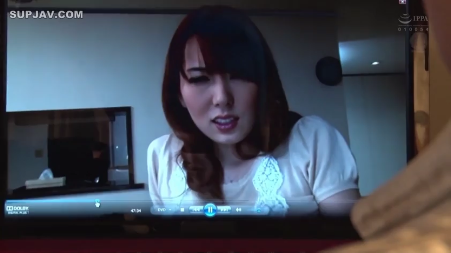 室内 · 坐姿 · 脸部 · 困惑 · 白色上衣 · 日本AV · 视频通话