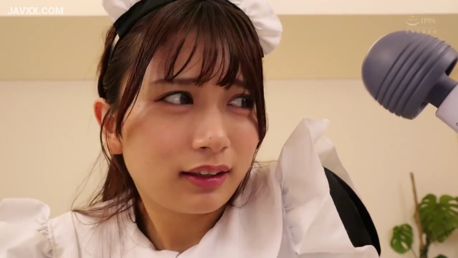 室内 · 脸部特写 · 女仆装 · 略带惊恐 · 按摩棒