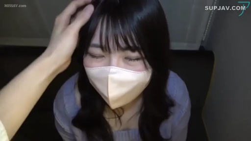 室内 · 坐姿 · 第一视角 · 面部特写 · 紫色针织衫 · 口罩 · 摸头 · 闭眼羞涩