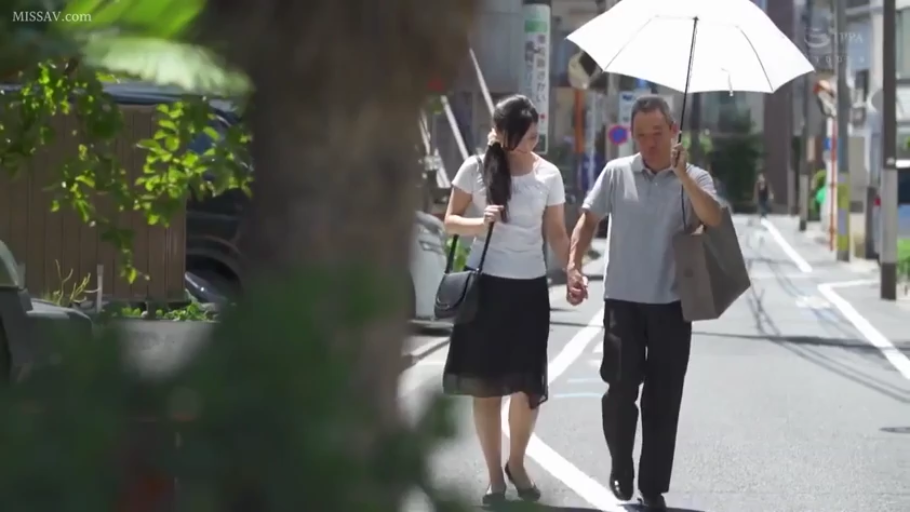 全身 · 黑色长裙 · 街道