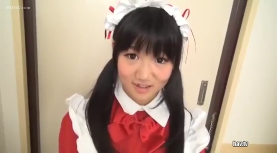 面部特写 · 女仆头饰 · 室内走廊 · 红色女仆装 · 看着镜头