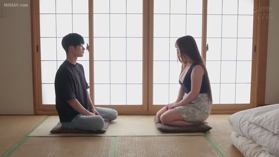 平静 · 日式和室 · 女性浅色印花裙