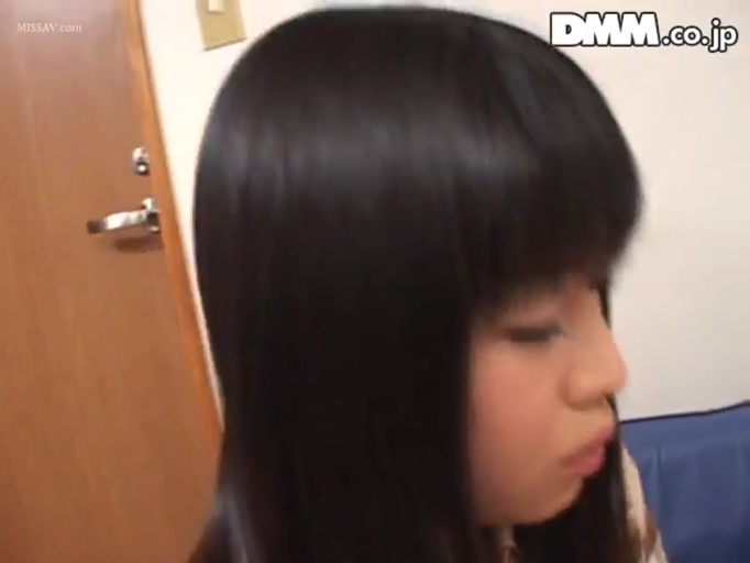 卧室 · 略显羞涩 · 侧脸 · 家居服