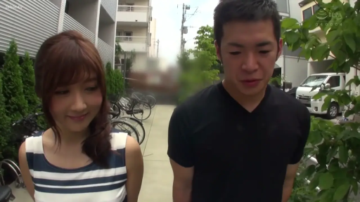 交谈 · 站立 · 微笑 · 上半身 · 户外 · 条纹背心 · 自行车 · 日本