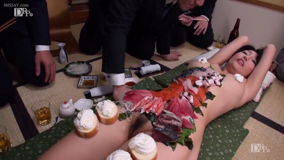 全裸 · 和室 · 迷离 · 全景 · 仰卧 · 多人 · 寿司 · 女体盛