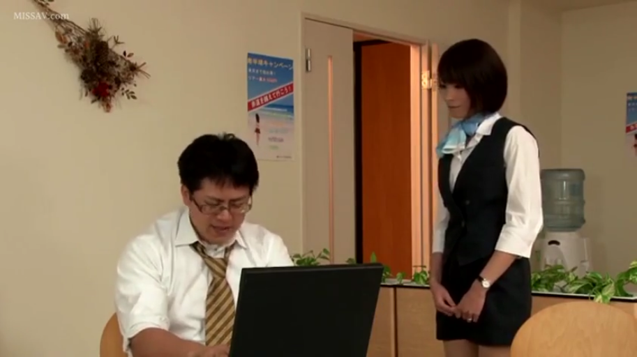 办公室 · 站立 · 中景 · 自然 · 笔记本电脑 · 办公 · 职场 · OL制服