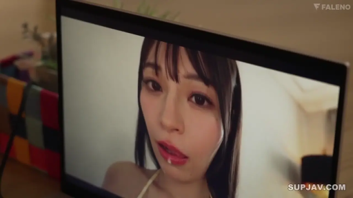 室内 · 脸部特写 · 迷离 · 正面 · 白色挂脖上衣 · 口爆