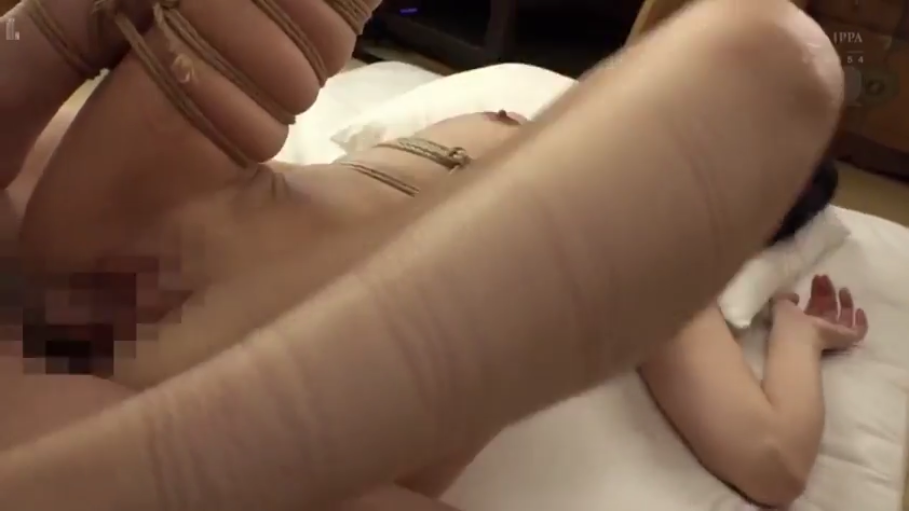 酒店 · 活塞运动 · 裸体 · 捆绑细节 · 麻绳 · 绳缚痕迹 · 无法分辨