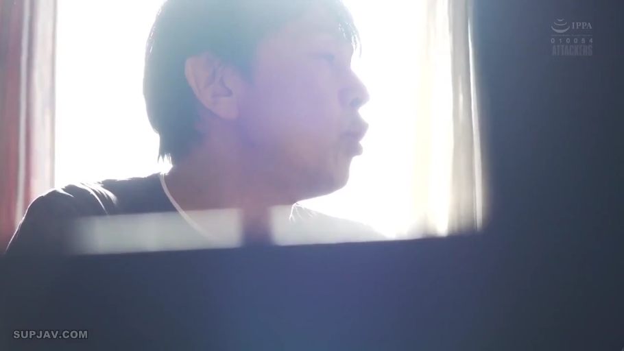 寝室 · 没入 · 深色T恤 · 脸部侧面特写 · 口交 · 强背光