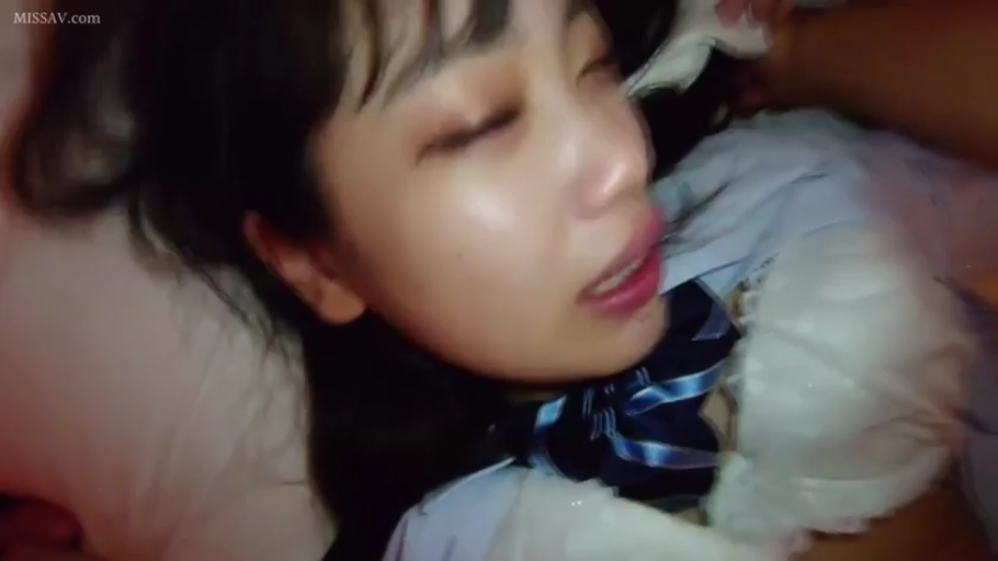 卧室 · 痛苦又愉悦 · 面部特写 · 制服领结 · 汗水 · 性交