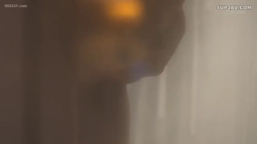 浴室 · 裸体 · 光影朦胧 · 身体局部轮廓