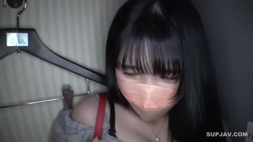 室内 · 面部特写 · 黑色内衣肩带 · 低头浅笑 · 口罩 · 佩戴口罩