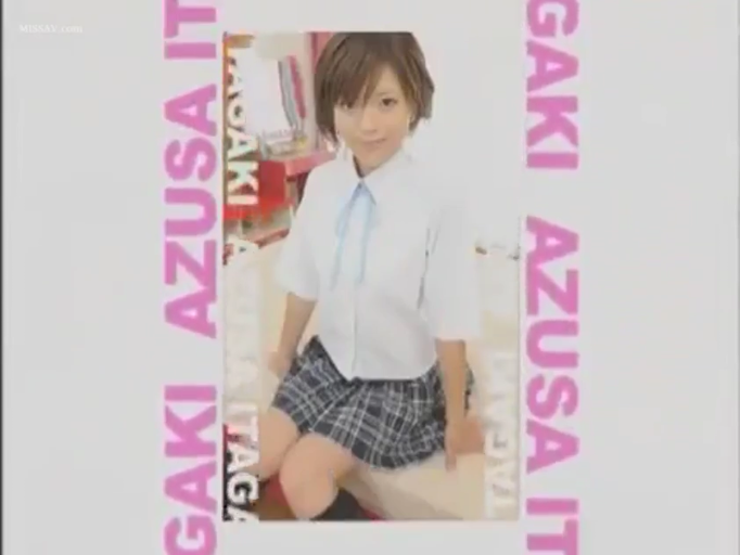 室内 · 坐姿 · 摆拍 · 微笑 · JK制服 · 短发