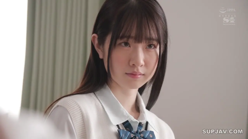 室内 · 淡然 · 面部特写 · 白色毛衣背心