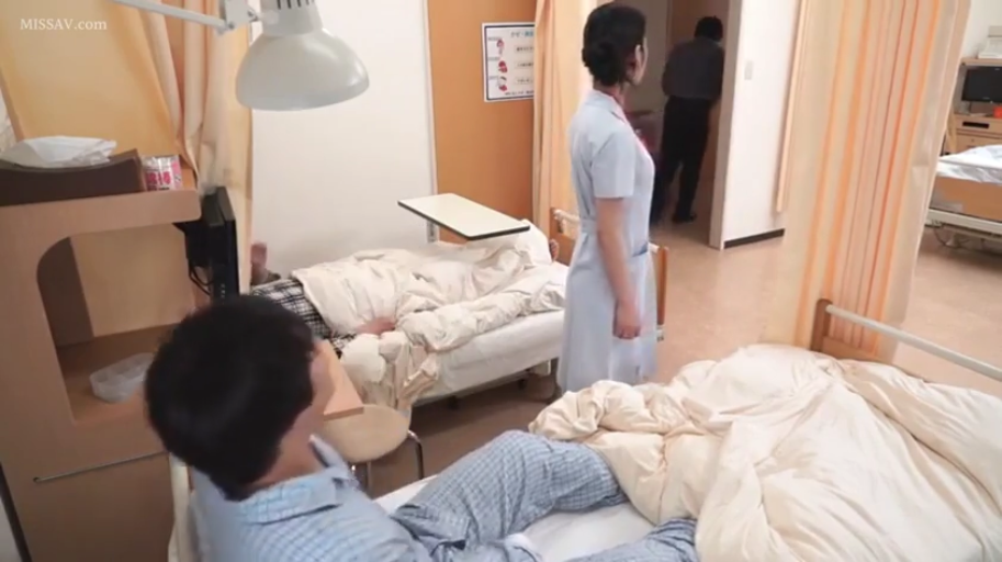 病床 · 医院 · 护士服 · 站姿 · 远景 · 平淡 · 制服诱惑 · 巡视