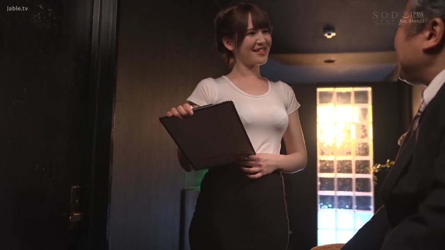 办公室 · 职业表情 · 文件夹 · 上半身特写 · 白色紧身短袖T恤