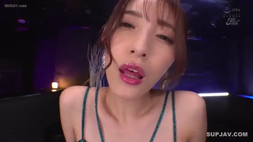渴望 · 肩部特写 · 包厢 · 绿色细吊带连衣裙