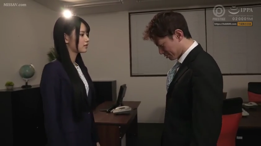 交谈 · 严肃 · 办公室 · 站立 · 办公桌 · 中景 · 职业装 · 职场剧情