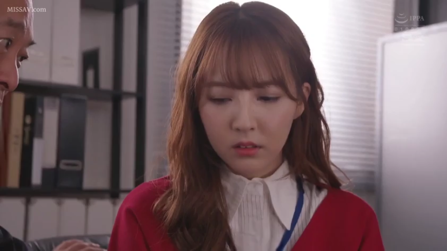 坐姿 · 委屈 · 脸部特写 · 办公室 · OL装 · 凝视 · 书架 · 职场系列