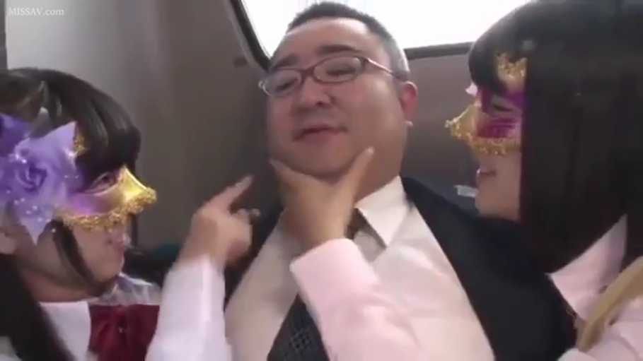 角色扮演 · 西装 · 男人脸部特写 · 玩味 · 交通工具 · 化妆舞会面具