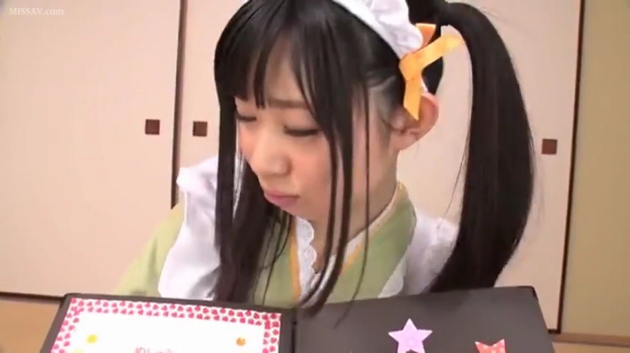 沉思 · 脸部特写 · 女仆头饰 · 日式房间 · 绿色和服式女仆装