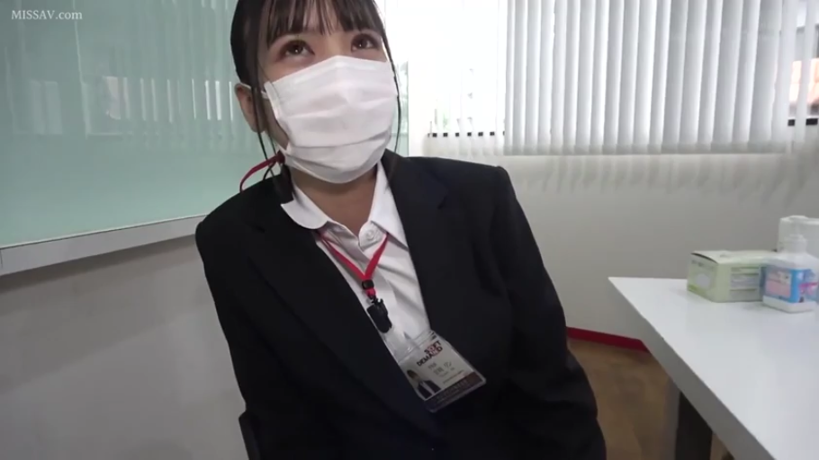 座り姿勢 · 办公室 · 半身特写 · ビジネススーツ · 制服 · 口罩 · 面试 · 迷茫