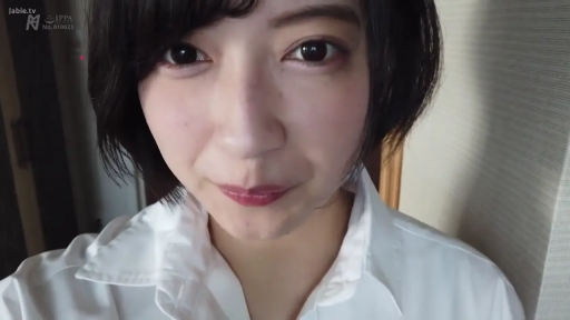 室内 · 脸部特写 · 白衬衫