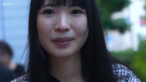 眼睛特写 · 清纯 · 路边 · 格纹外套