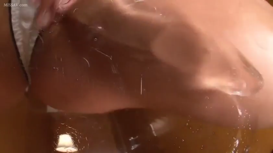 手指拨弄特写 · 玩弄阴部 · 润滑粘液 · 白色内裤侧边