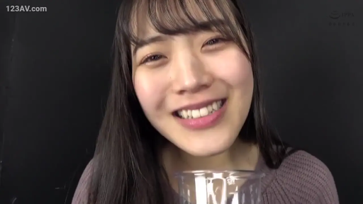 室内 · 面部特写 · 针织衫