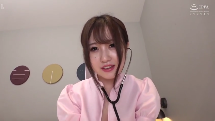 室内 · 看着镜头 · 面部特写 · 听诊器 · IPPA标志 · 粉色护士装