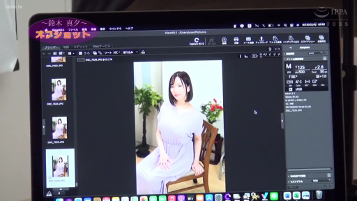 照片编辑软件 · 自然 · 工作室内 · 浅紫色连衣裙 · 屏幕中的女性人物特写 · 软件参数显示