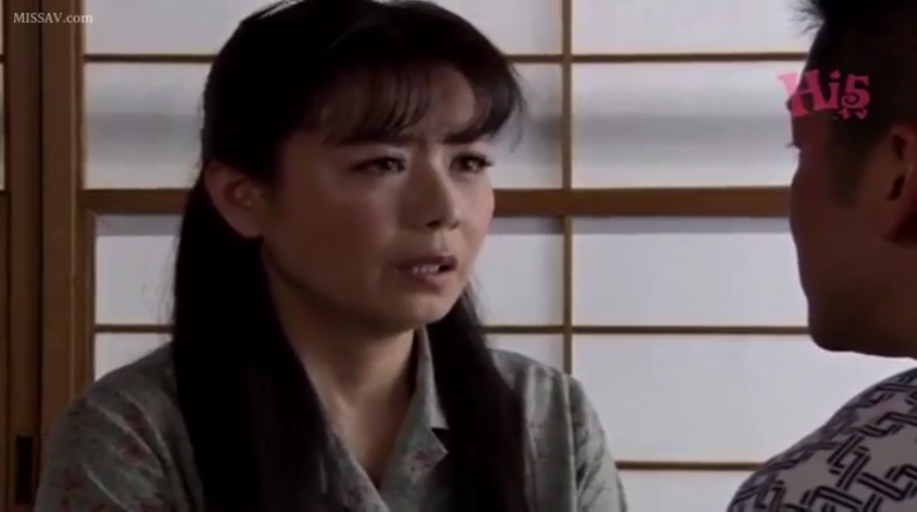 坐姿 · 交谈 · 面部 · 委屈 · 和室 · 熟女 · 碎花上衣 · 障子