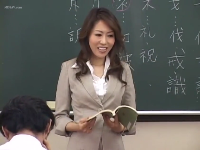 教室 · 微笑 · 西装外套 · 书本 · 教师上半身特写