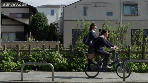 全景 · JK制服 · 笑容 · 校园题材 · 户外街道 · 自行车 · 骑行 · 双人共乘