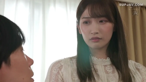 室内 · 困惑 · 顔部のクローズアップ · 白いレースの上衣 · 光线明亮