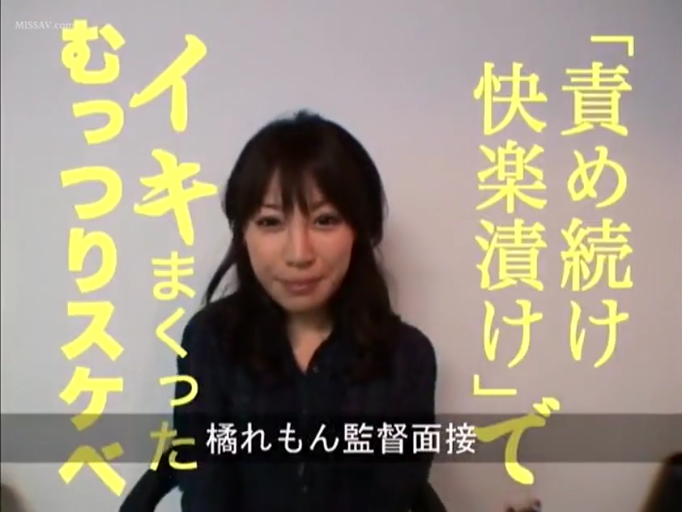 微笑 · 面试室 · 日文标题 · 深色衬衫 · 人物正面半身像