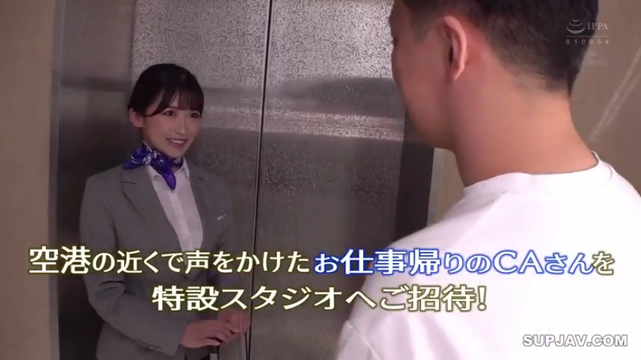微笑 · 蓝色丝巾 · 日语字幕 · エレベーター · 空姐面部特写